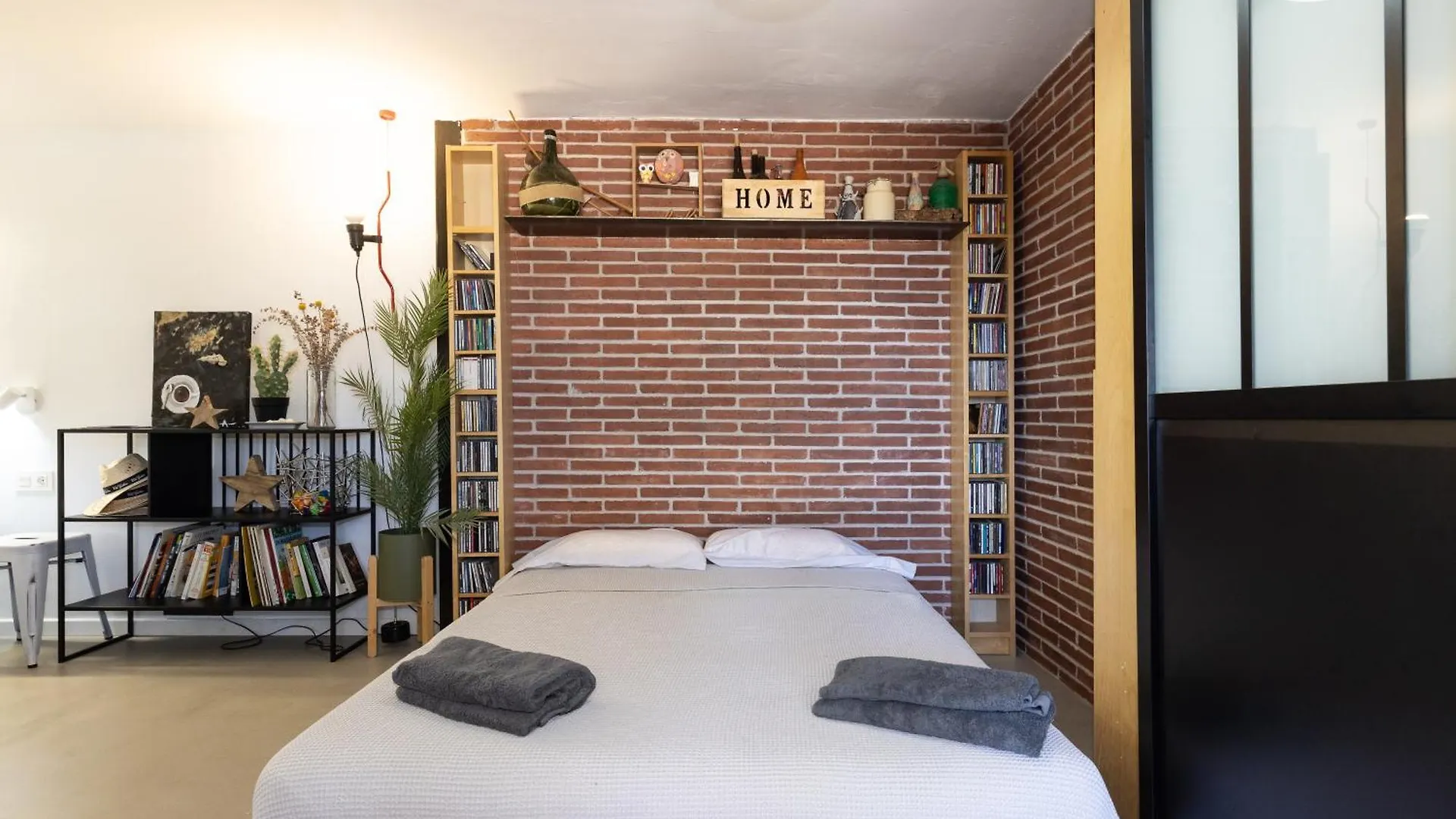 Homestay Chez Adela Apartment Almoster