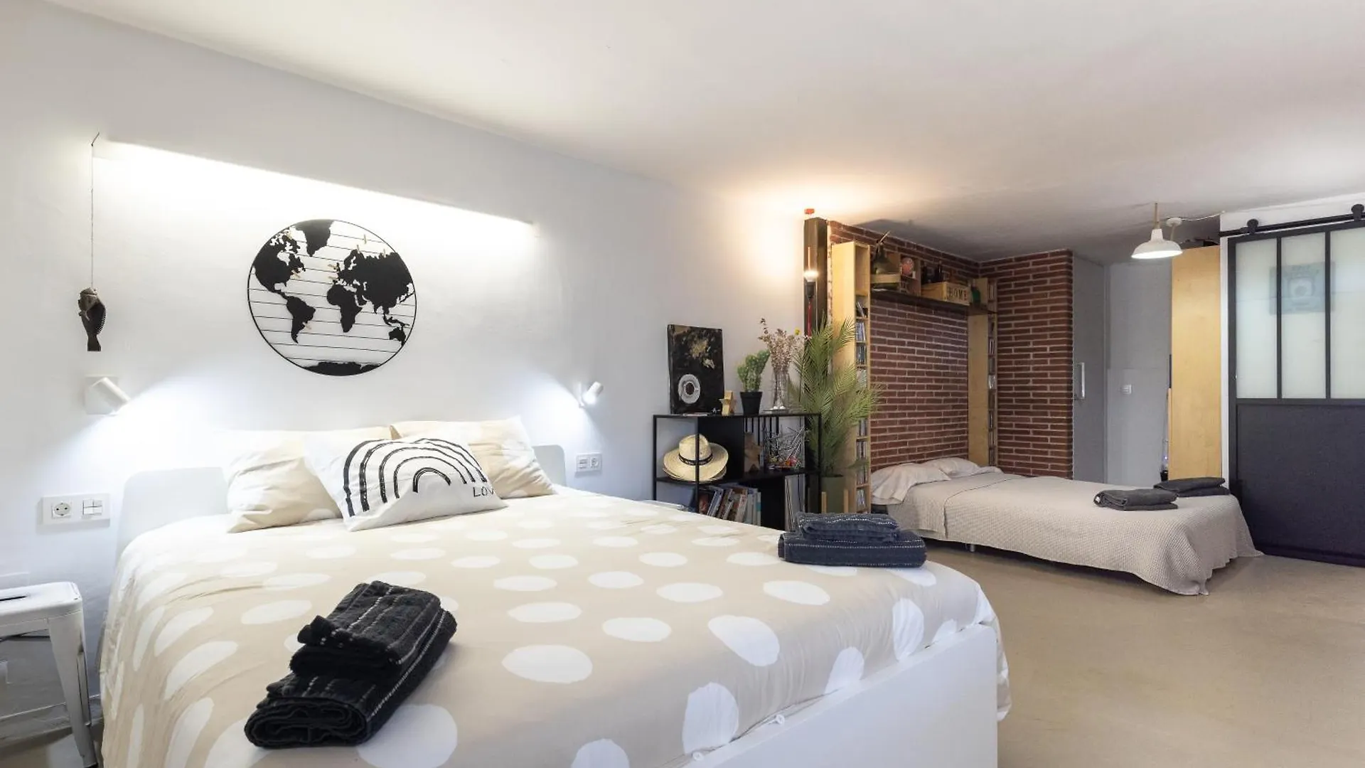 Chez Adela Apartment Almoster Homestay