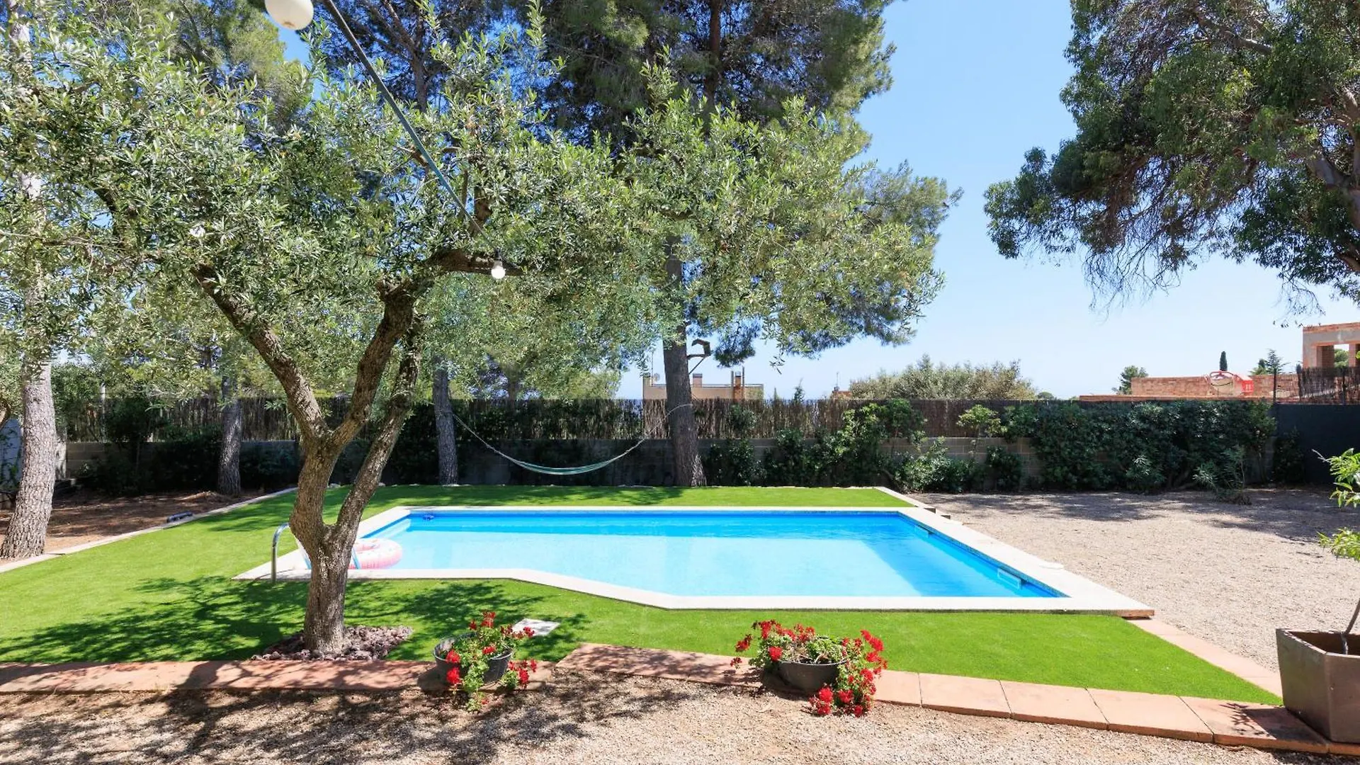 Chez Adela Apartment Almoster Homestay