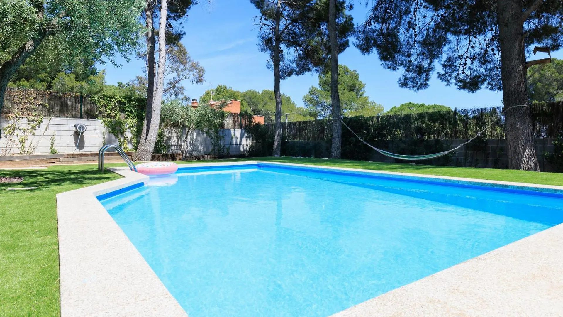 Homestay Chez Adela Apartment Almoster